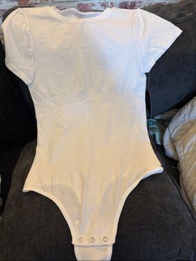 Yumru White Short-Sleeve Women's Bodysuit